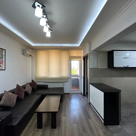 Yeznik Koghbatsi - Amiryan Crossroads 1 Bedroom Comfy Apartment With Balcony Ko100 Jerevan Buitenkant foto